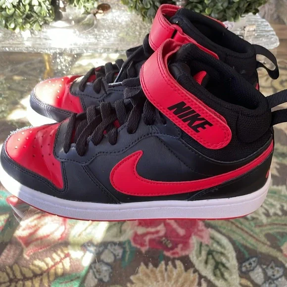 Nike Air Jordan Court Borough Mid 2 Basketball Shoes- Kids size 4 - Picture 4 of 8